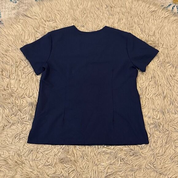 Figs purple scrubs top size small - Picture 4 of 4